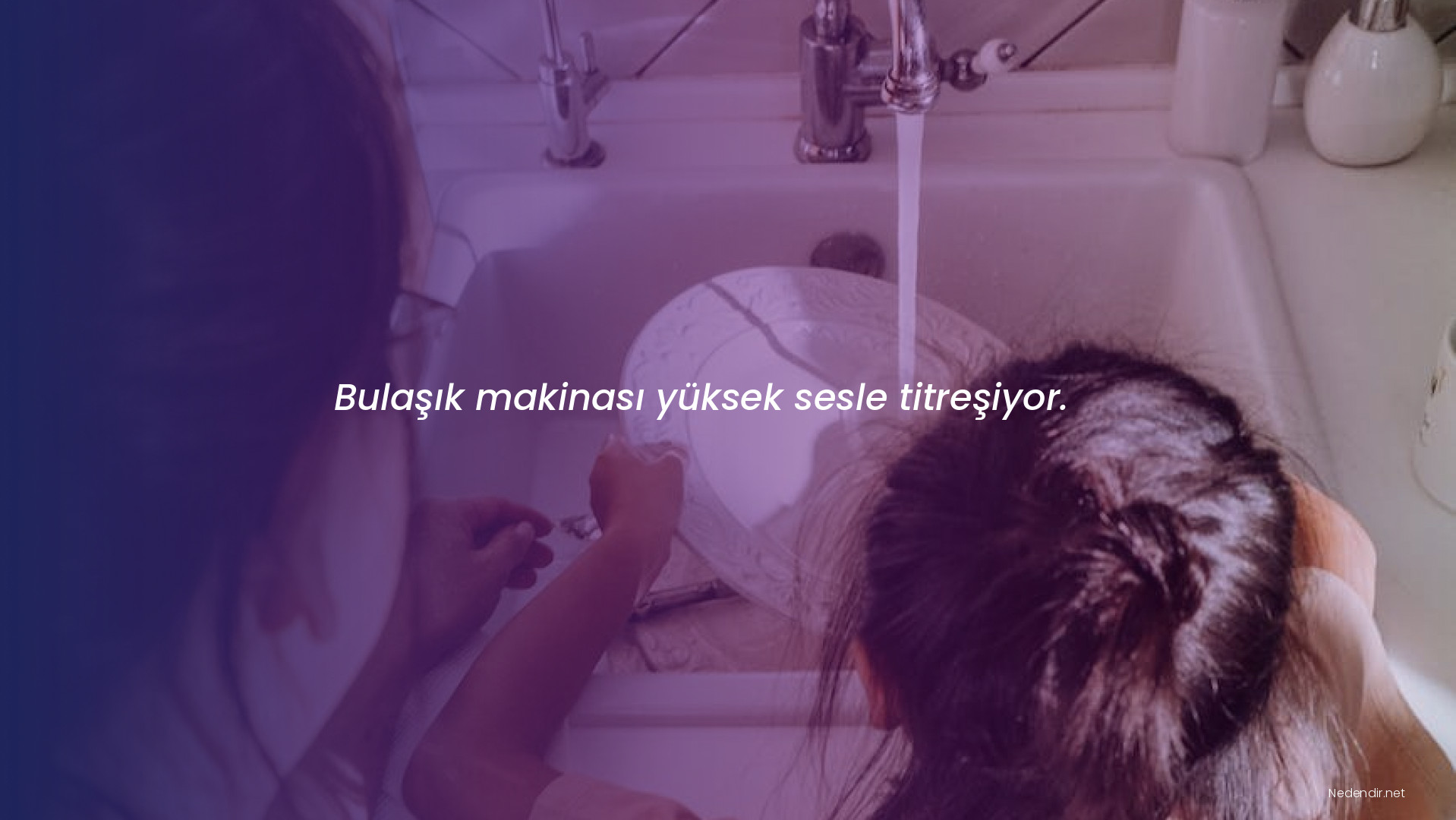 Bulaşık makinası yüksek sesle titreşiyor.